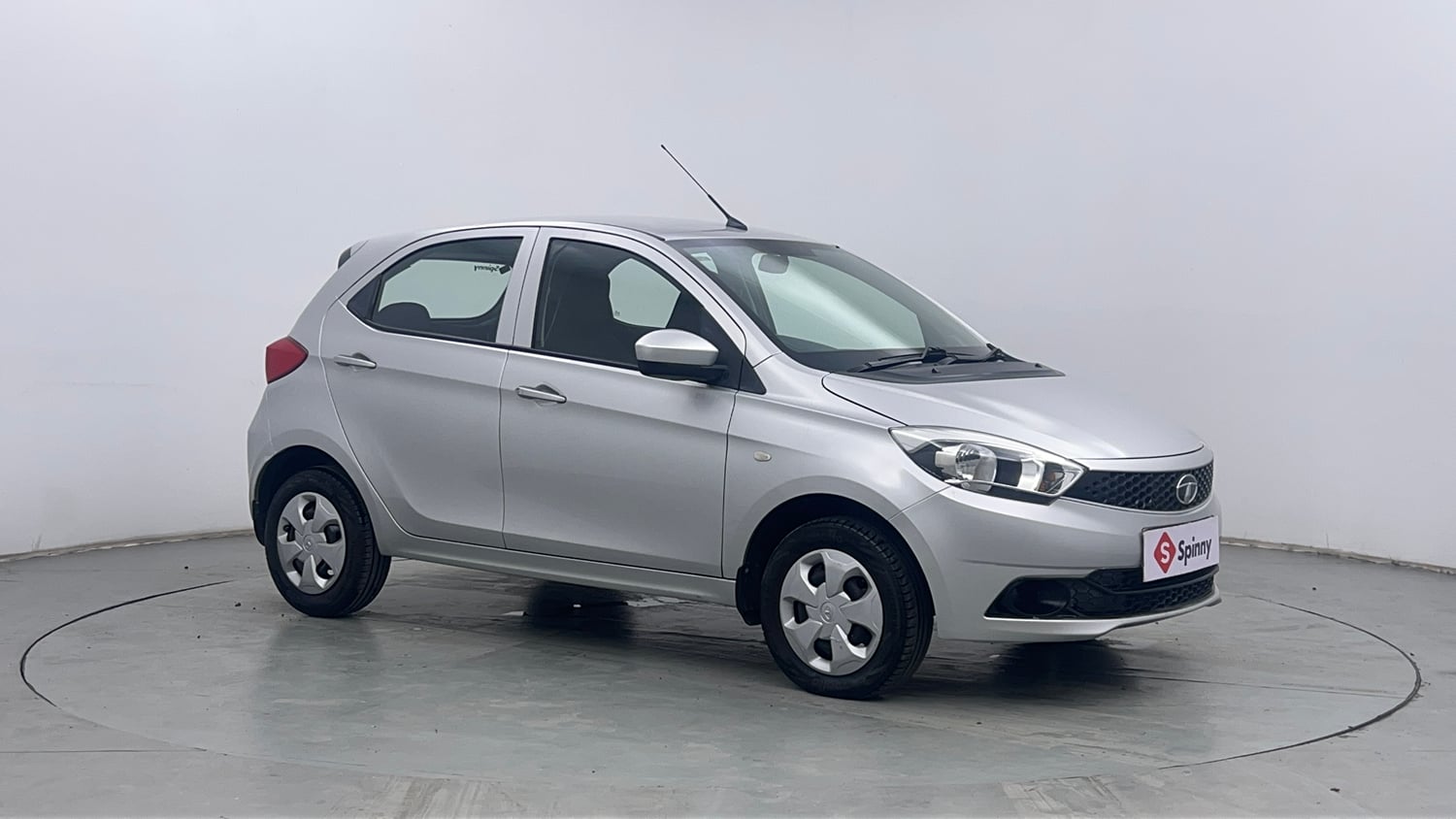 Used 2018 Tata Tiago Revotron XT Petrol Manual exterior RIGHT FRONT CORNER VIEW