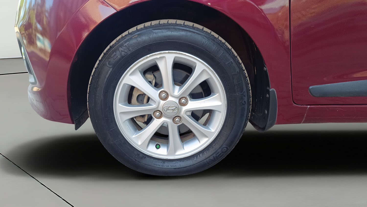 Used 2015 Hyundai Grand i10 Asta AT 1.2 Kappa VTVT Petrol Automatic tyres LEFT FRONT TYRE RIM VIEW