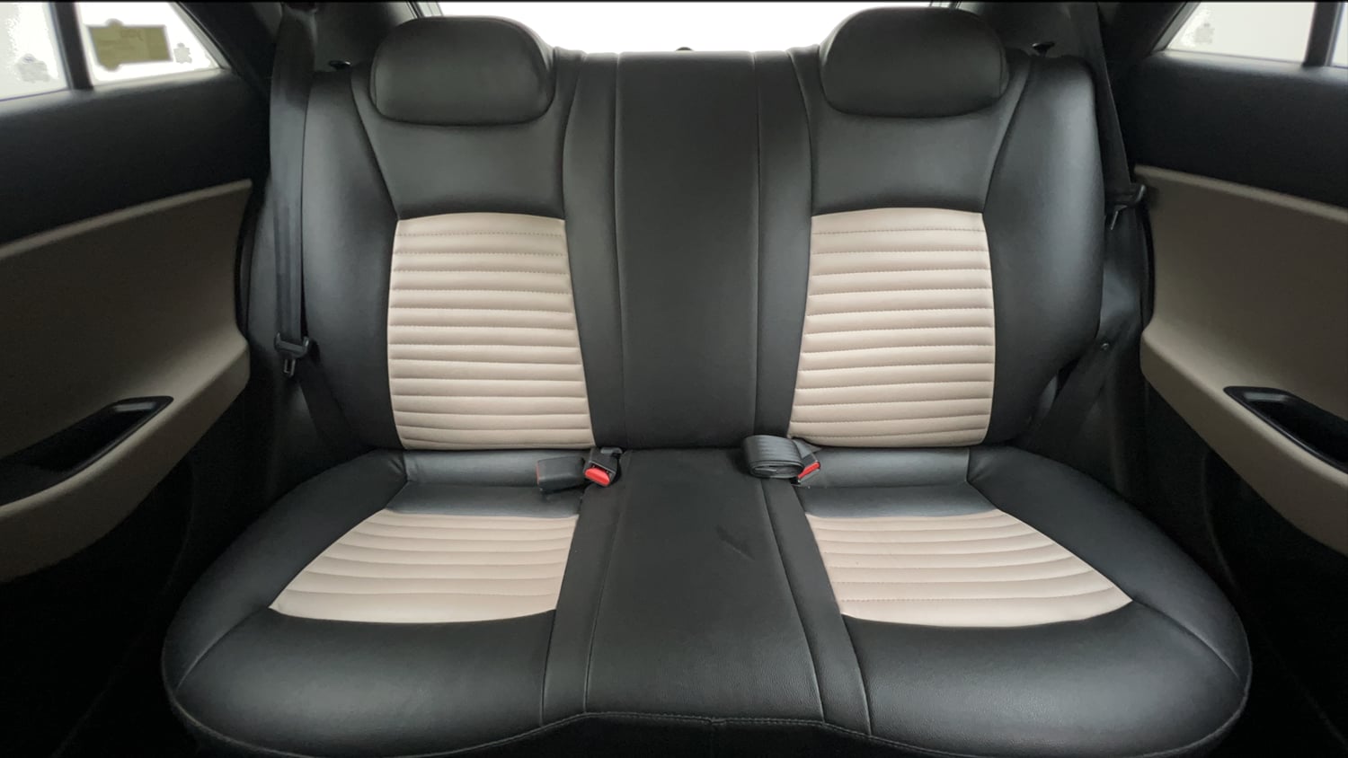 Used 2016 Hyundai Elite i20 Sportz 1.2 Petrol Manual interior REAR SEAT CONDITION VIEW
