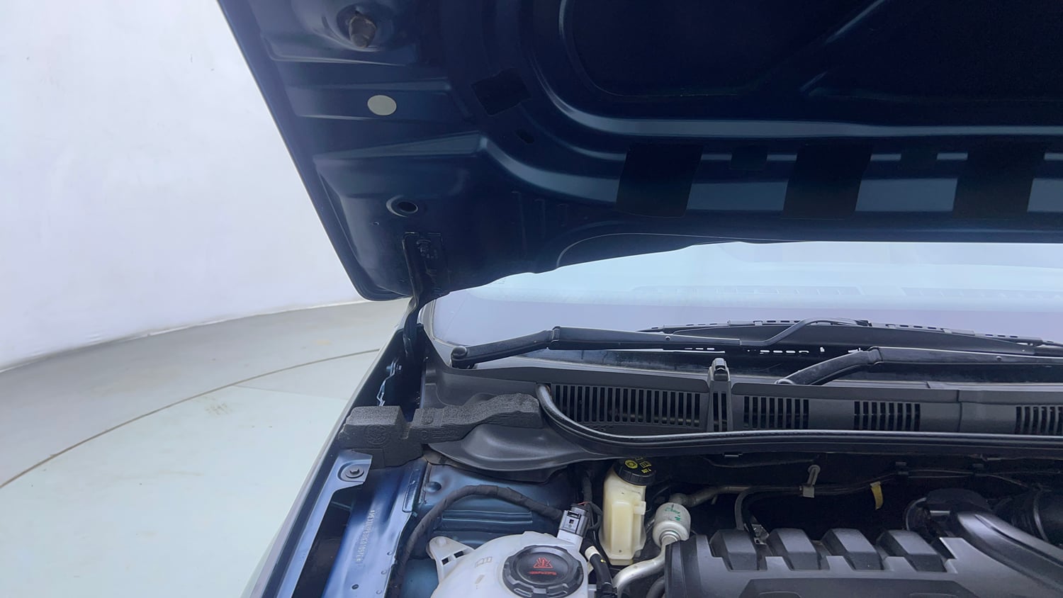 Used 2024 Skoda Slavia Style 1.5L TSI DSG Petrol Automatic engine ENGINE RIGHT SIDE HINGE & APRON VIEW