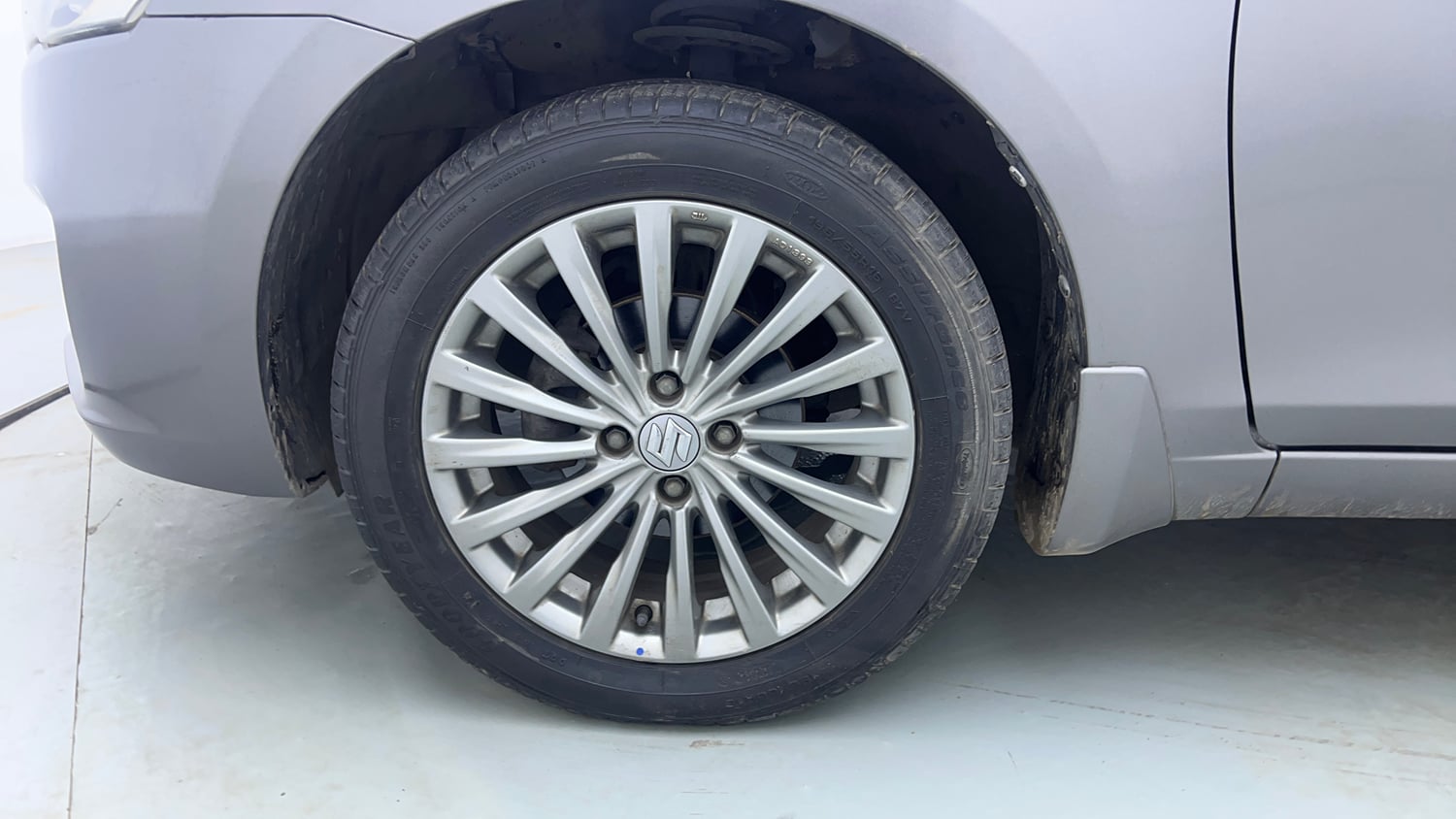 Used 2016 Maruti Suzuki Ciaz ZXI+ AT Petrol Automatic tyres LEFT FRONT TYRE RIM VIEW