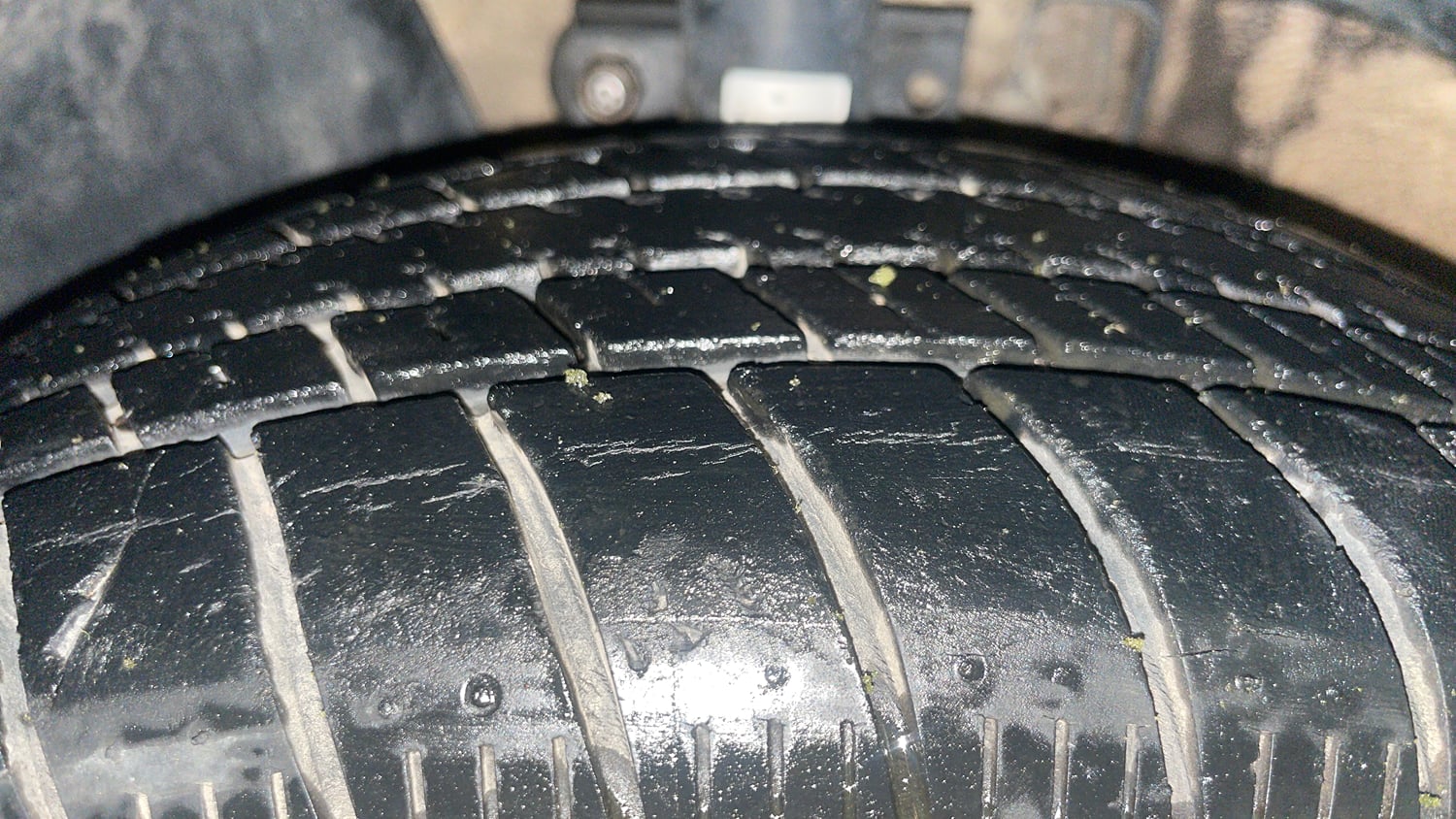 Used 2015 Skoda Rapid 1.6 MPI Elegance Petrol Manual tyres LEFT FRONT TYRE TREAD VIEW