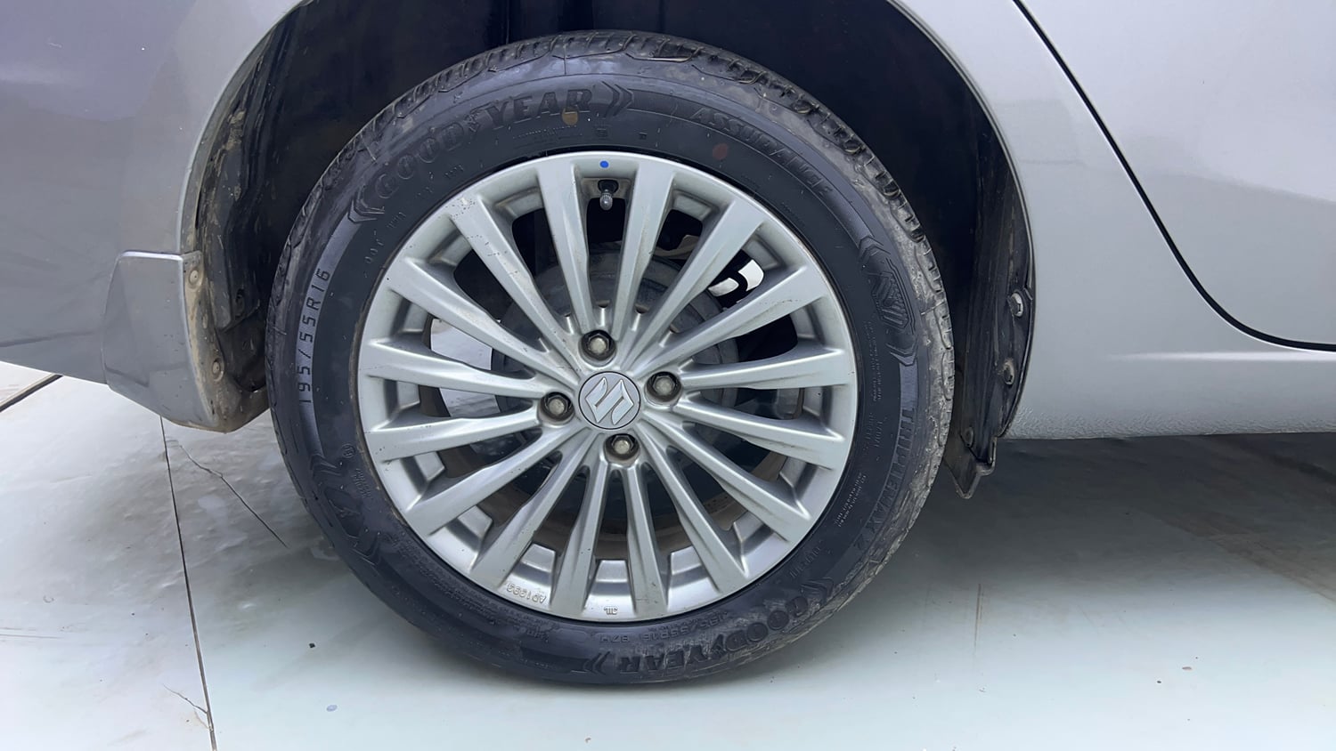 Used 2016 Maruti Suzuki Ciaz ZXI+ AT Petrol Automatic tyres RIGHT REAR TYRE RIM VIEW