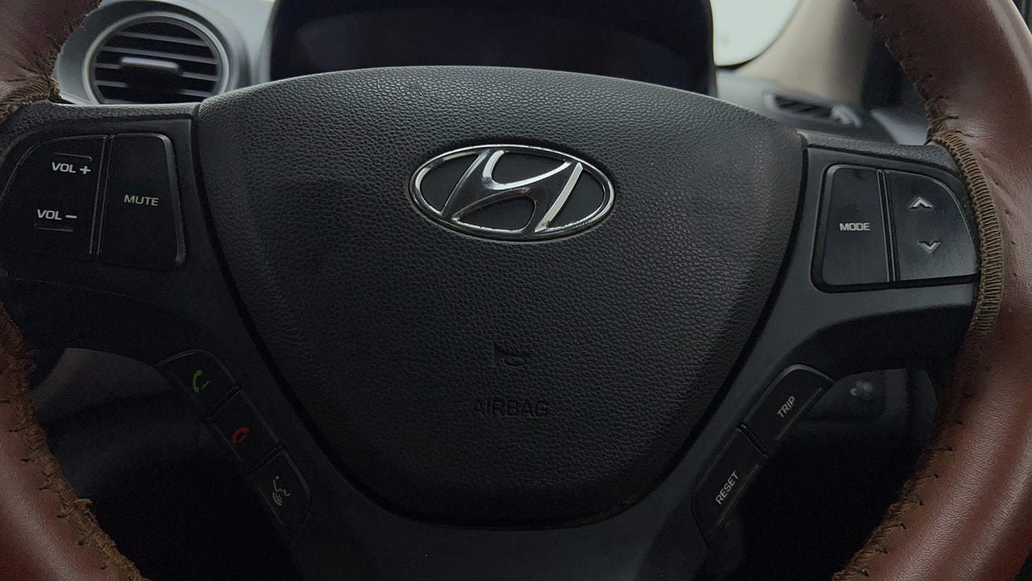 Used 2017 Hyundai Grand i10 Sportz (O) 1.2 Kappa VTVT Petrol Manual top_features Airbags