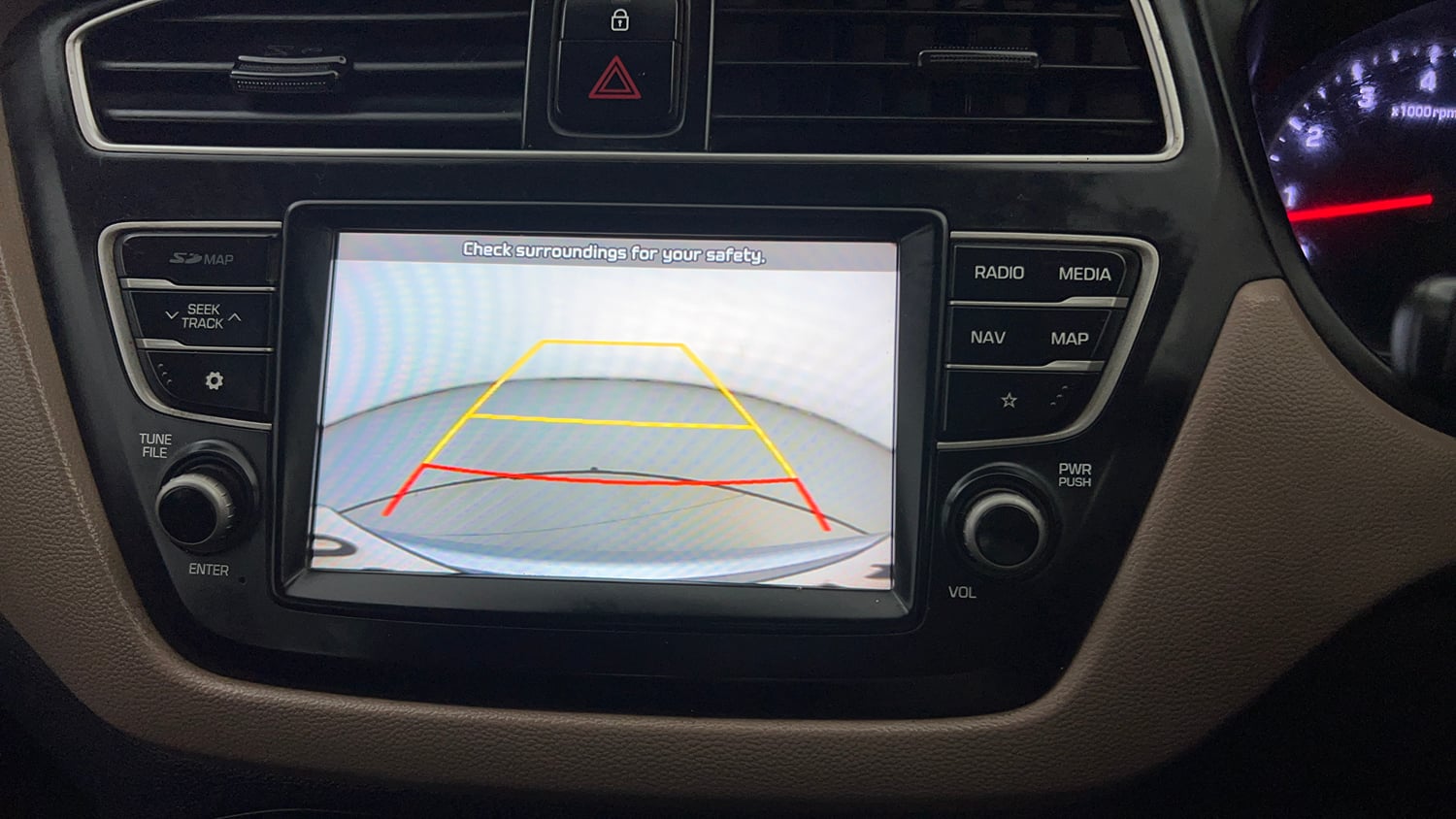 Used 2020 Hyundai Elite i20 Sportz Plus 1.2 Petrol Manual top_features Rear camera