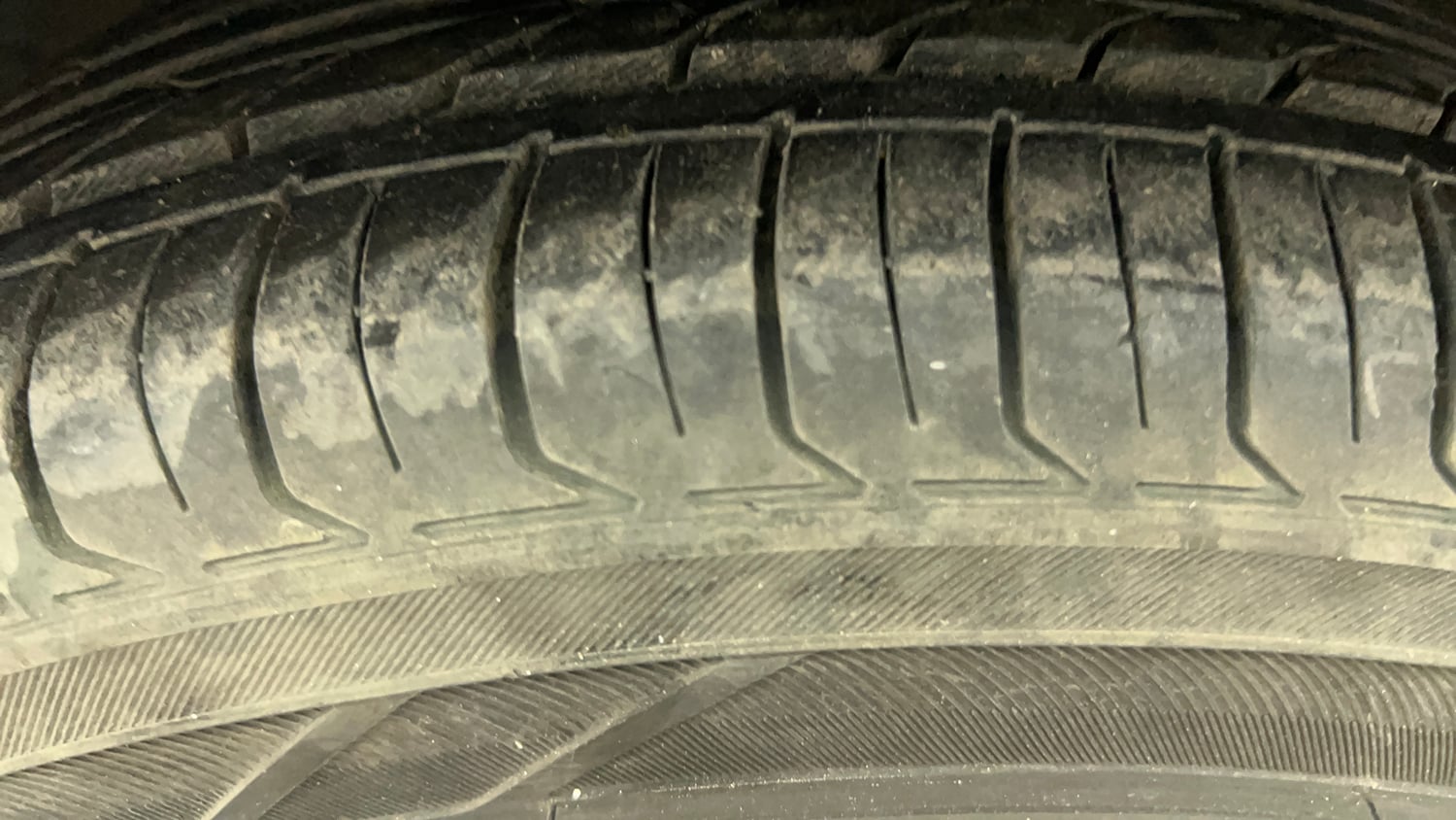 Used 2015 Hyundai Grand i10 Asta AT 1.2 Kappa VTVT Petrol Automatic tyres LEFT FRONT TYRE TREAD VIEW