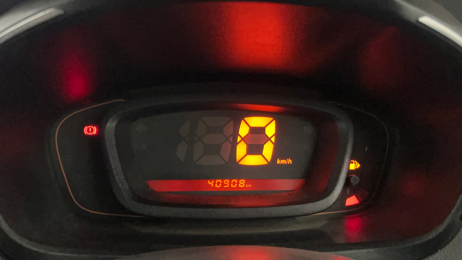 Used 2016 Renault Kwid RXT Petrol Manual interior CLUSTERMETER VIEW