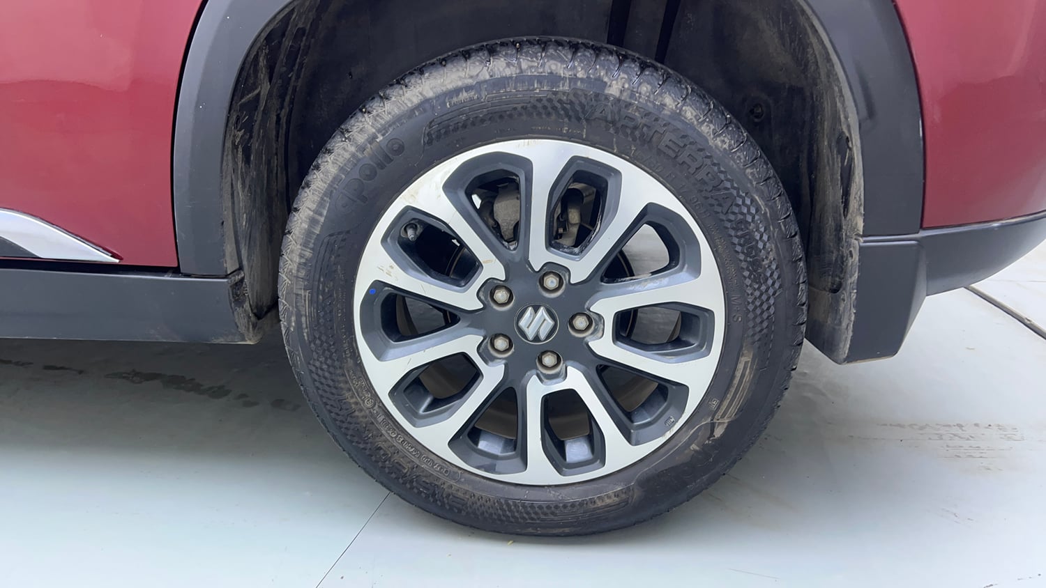 Used 2023 Maruti Suzuki Grand Vitara Alpha Dual Tone Smart Hybrid Petrol Manual tyres LEFT REAR TYRE RIM VIEW