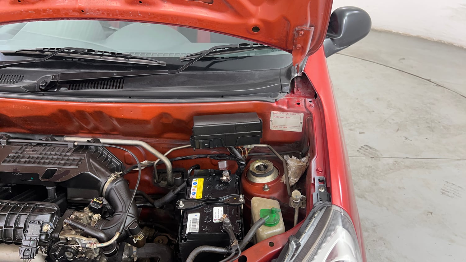 Used 2015 Maruti Suzuki Alto 800 Vxi Petrol Manual engine ENGINE LEFT SIDE HINGE & APRON VIEW