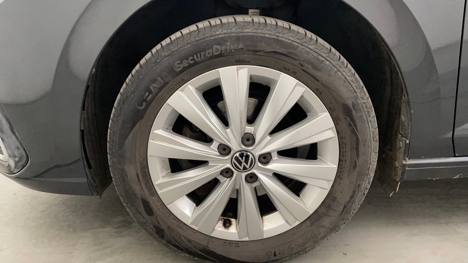 Used 2023 Volkswagen Virtus Highline 1.0 TSI AT Petrol Automatic tyres LEFT FRONT TYRE RIM VIEW