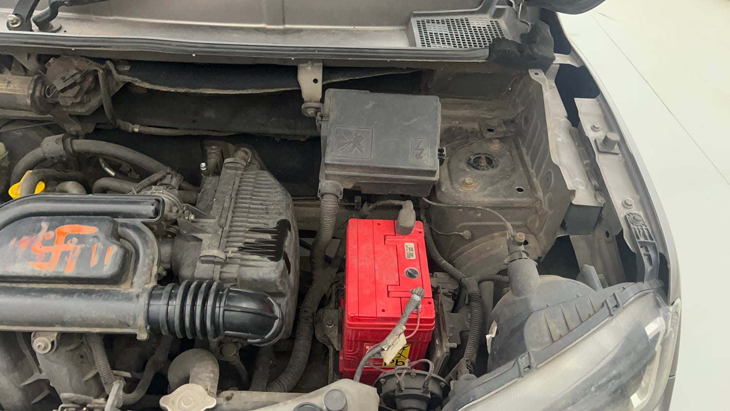 Used 2018 Renault Kwid RXT (O) 1.0 SCE Edition Petrol Manual engine ENGINE LEFT SIDE VIEW