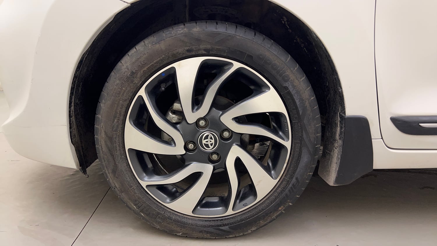 Used 2021 Toyota Glanza V CVT Petrol Automatic tyres LEFT FRONT TYRE RIM VIEW