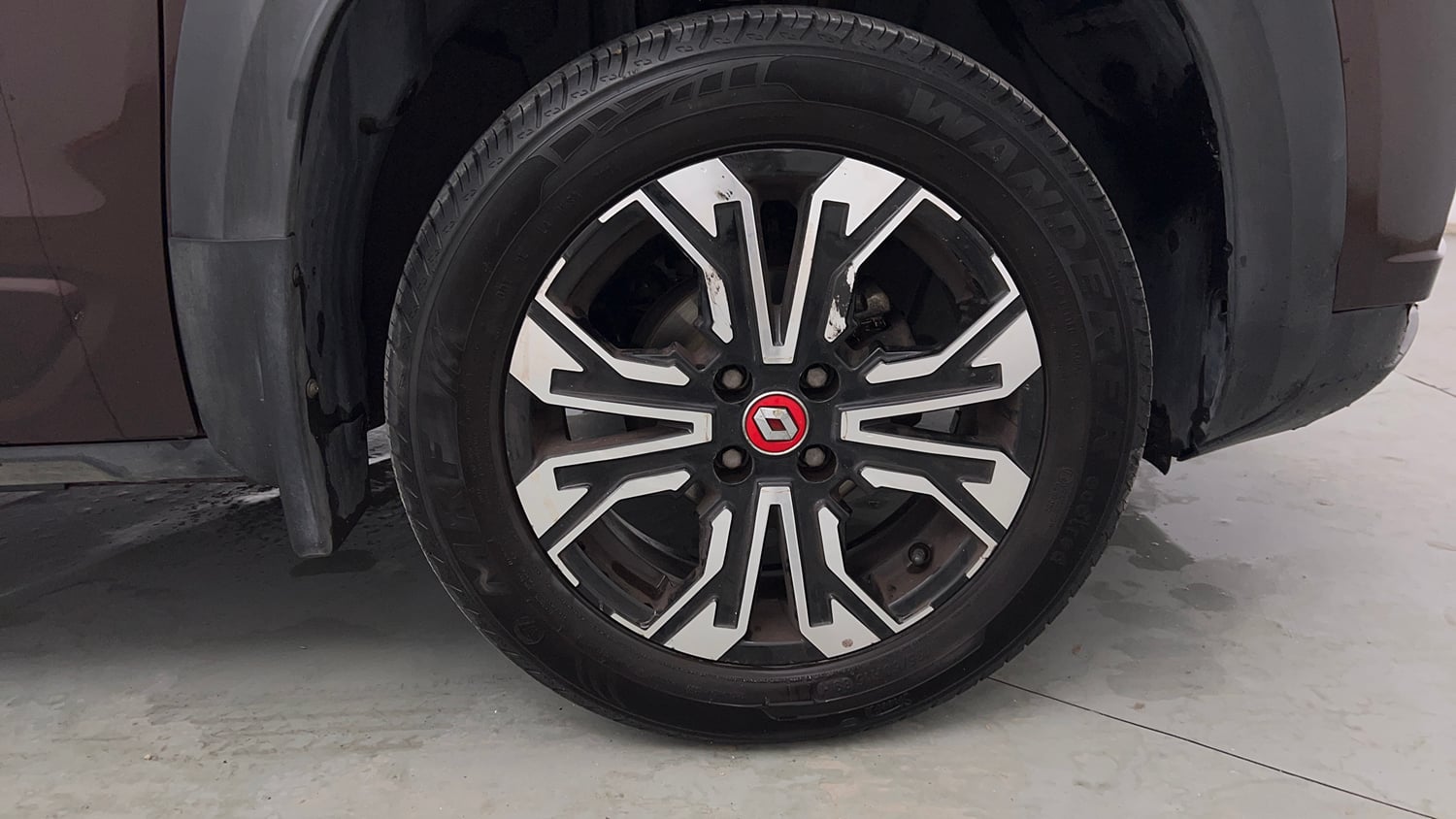 Used 2023 Renault Kiger RXZ Turbo CVT Petrol Automatic tyres RIGHT FRONT TYRE RIM VIEW