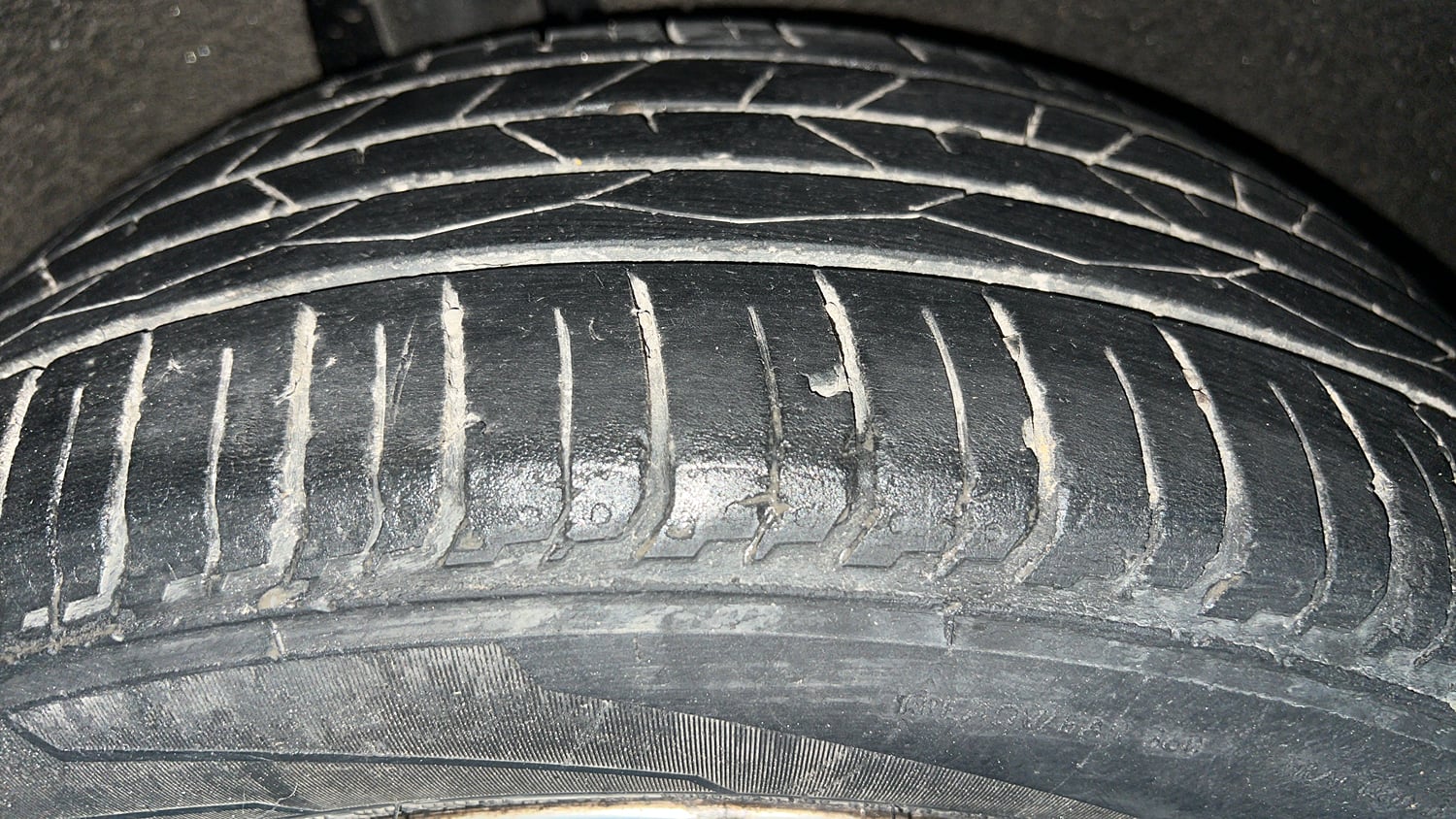 Used 2020 Maruti Suzuki Baleno Zeta Petrol Manual tyres RIGHT REAR TYRE TREAD VIEW