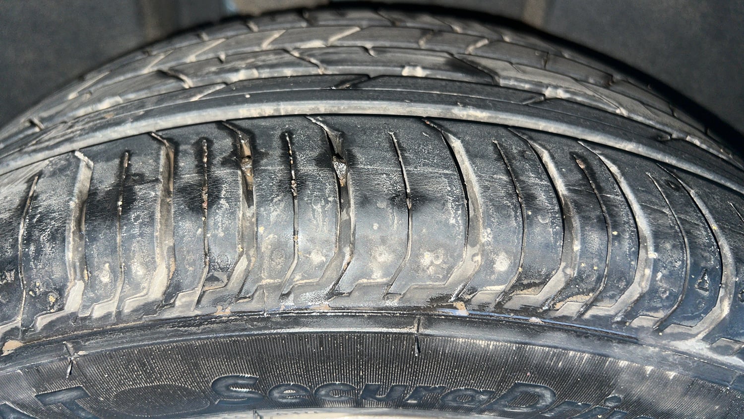 Used 2024 Skoda Slavia Style 1.5L TSI DSG Petrol Automatic tyres RIGHT REAR TYRE TREAD VIEW