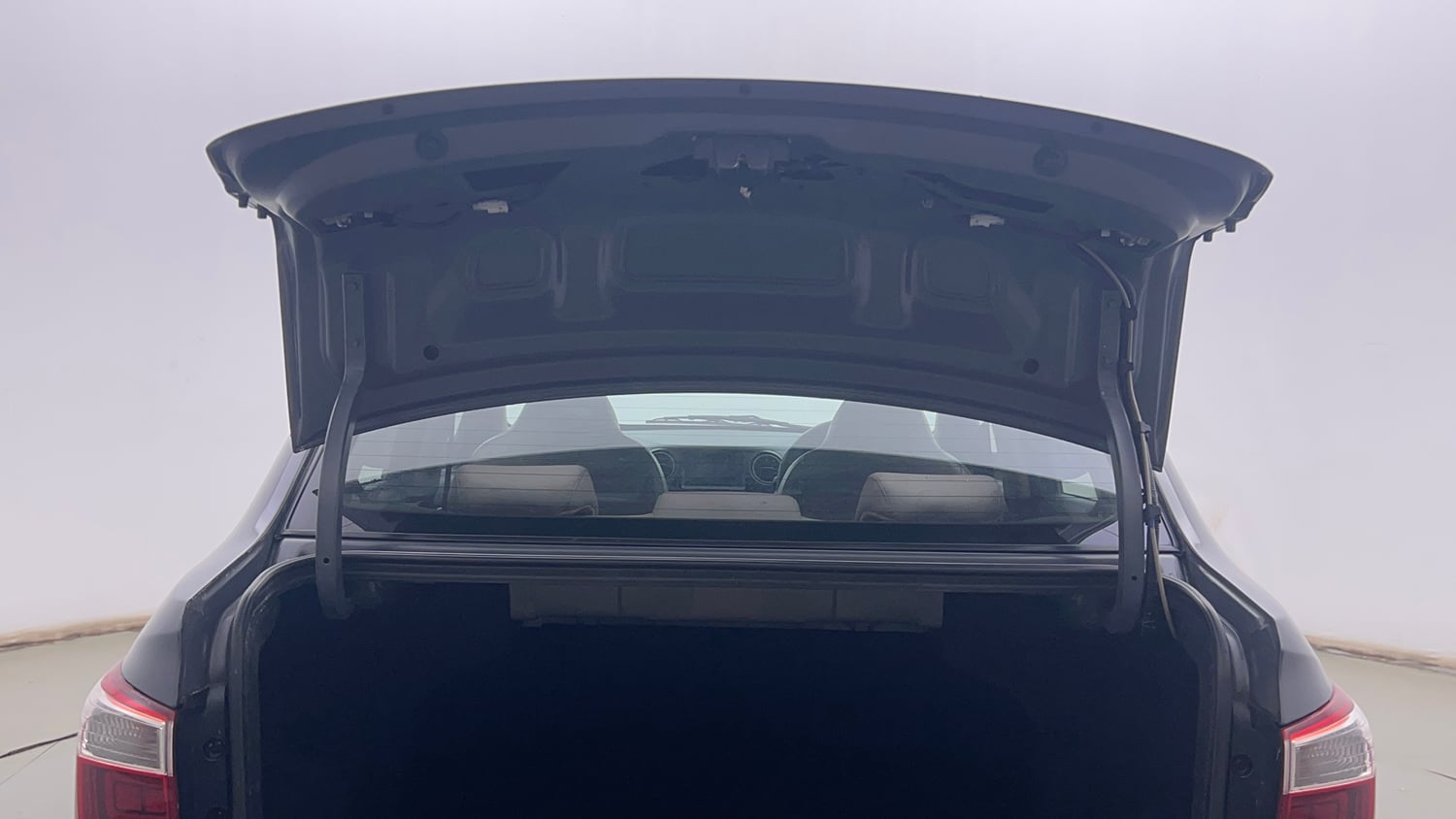 Used 2019 Hyundai Xcent SX Petrol Manual interior DICKY DOOR OPEN VIEW