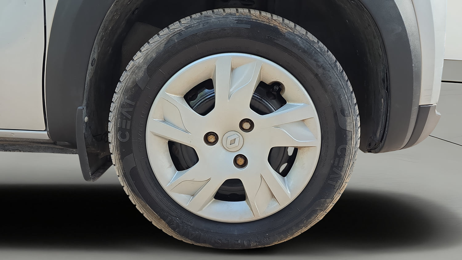Used 2020 Renault Kwid RXL Petrol Manual tyres RIGHT FRONT TYRE RIM VIEW