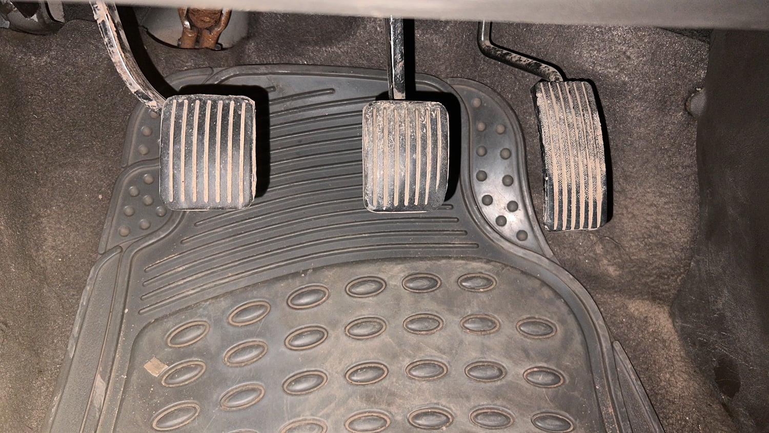 Used 2013 Hyundai i10 Sportz 1.2 Kappa2 Petrol Manual interior PEDALS VIEW