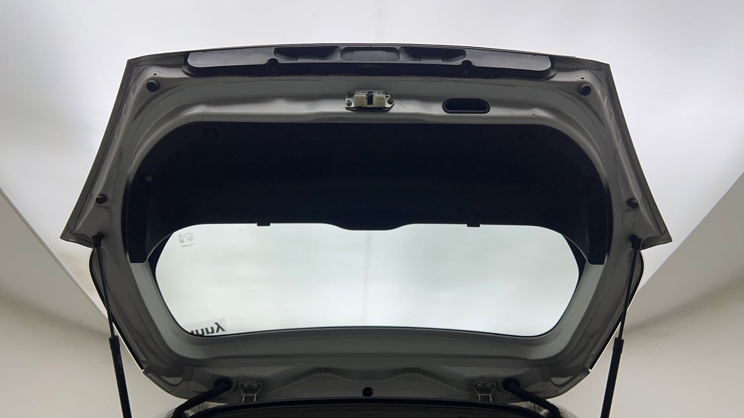 Used 2015 Maruti Suzuki Swift VXi Petrol Manual interior DICKY DOOR OPEN VIEW