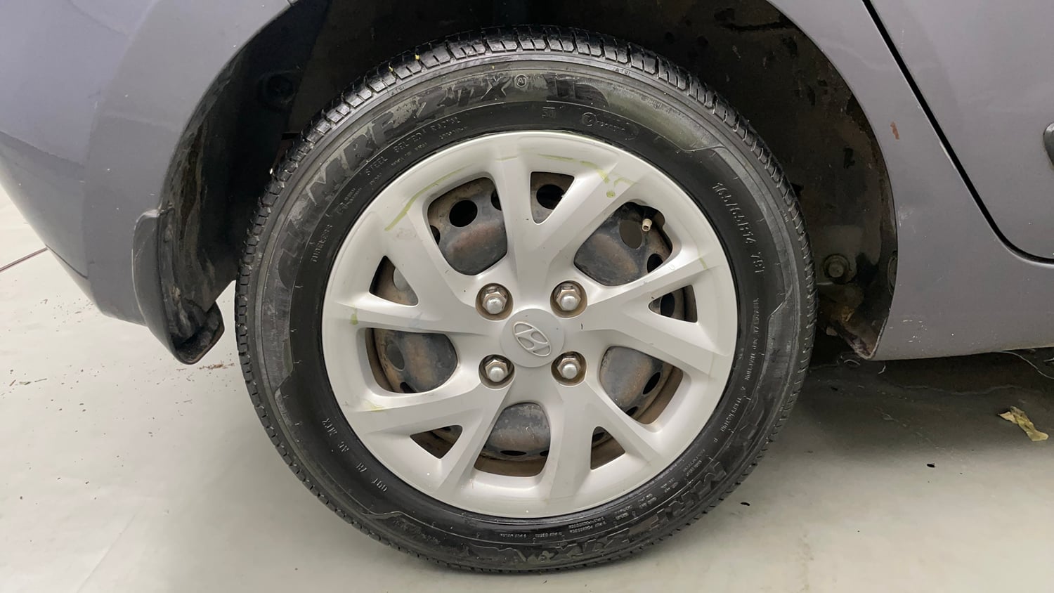 Used 2017 Hyundai Grand i10 Sportz (O) 1.2 Kappa VTVT Petrol Manual tyres RIGHT REAR TYRE RIM VIEW