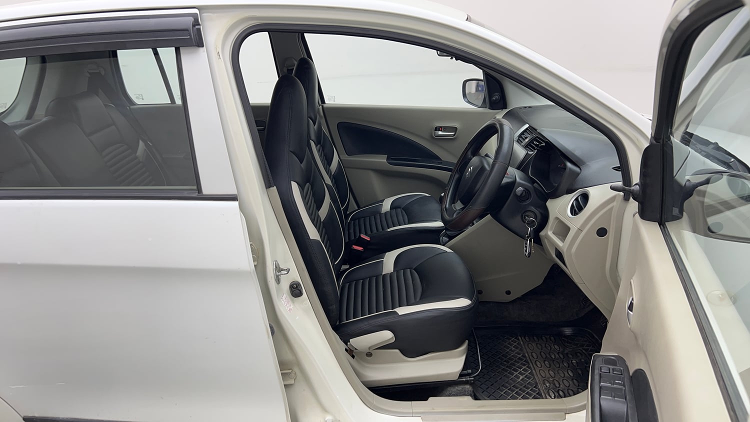 Used 2014 Maruti Suzuki Celerio VXi Petrol Manual interior RIGHT SIDE FRONT DOOR CABIN VIEW