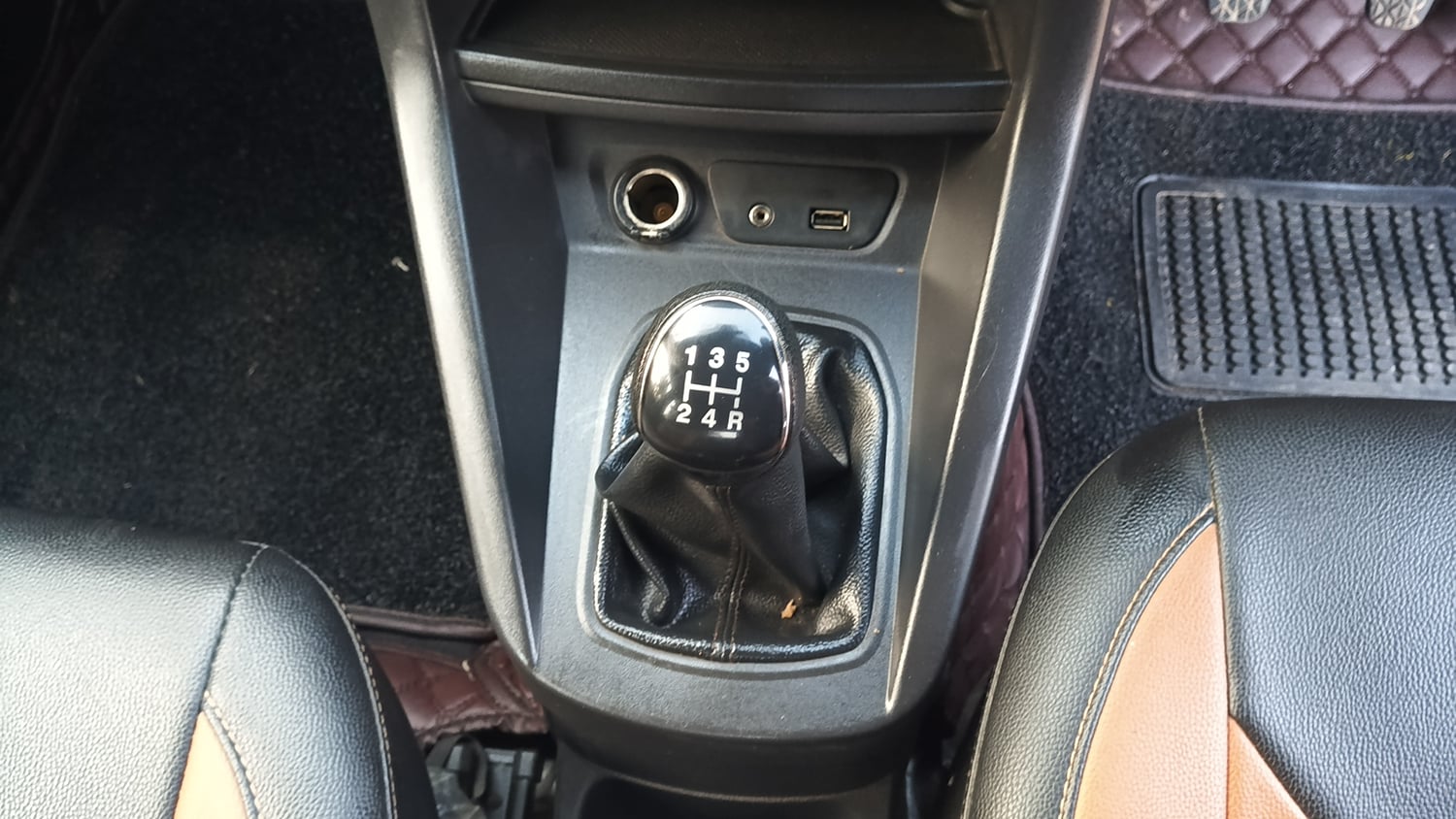Used 2019 Ford Freestyle Trend Plus 1.2 Ti-VCT Petrol Manual interior GEAR  KNOB VIEW