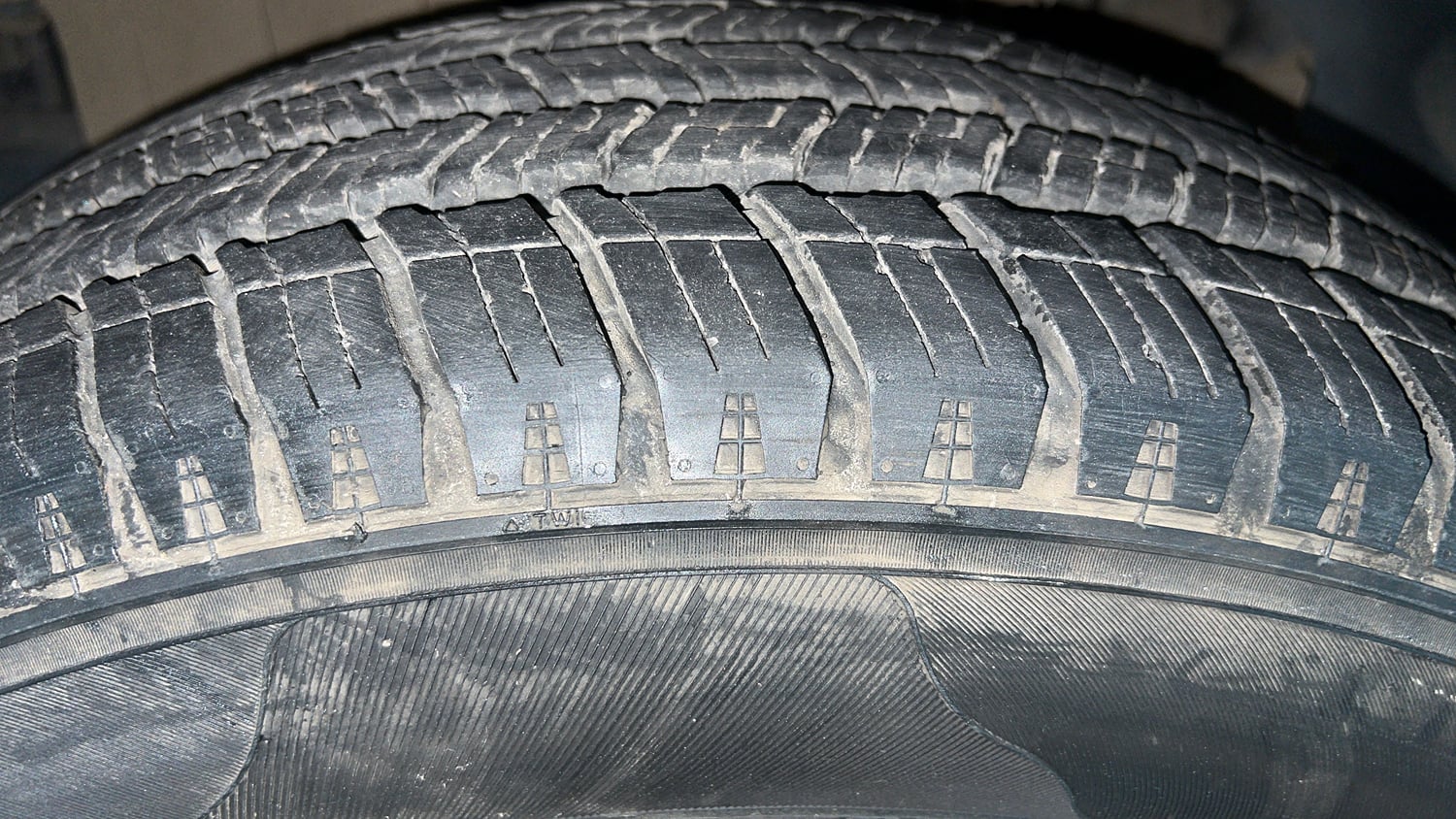 Used 2022 Mahindra Scorpio S9 Diesel Manual tyres LEFT FRONT TYRE TREAD VIEW