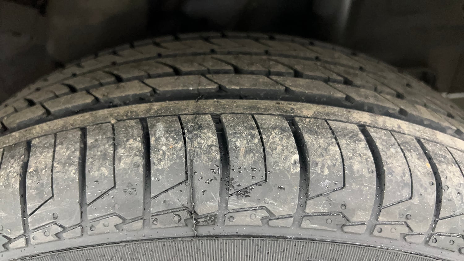 Used 2021 Hyundai Venue SX Plus 1.0 Turbo DCT Petrol Automatic tyres LEFT REAR TYRE TREAD VIEW
