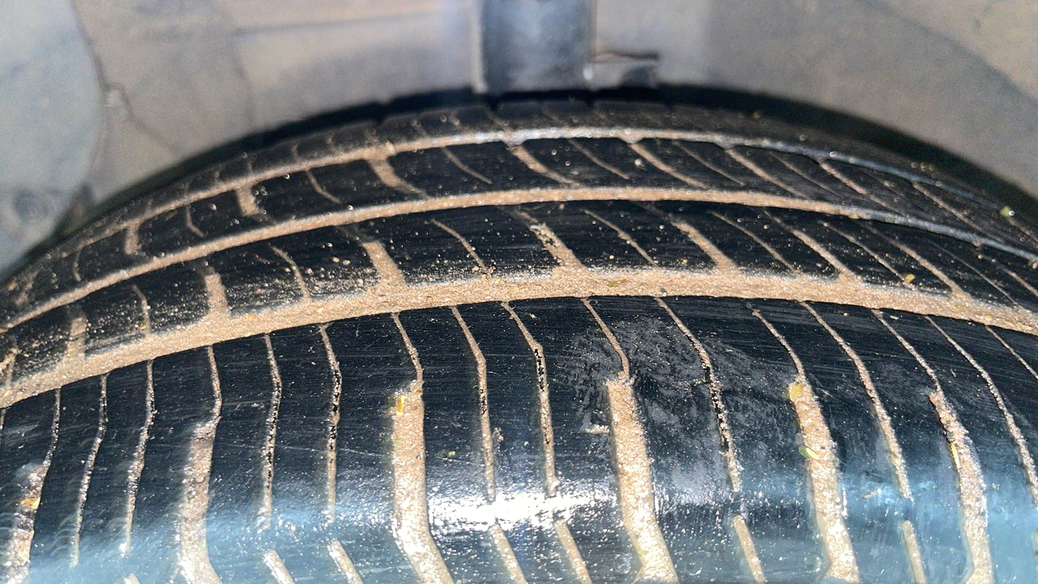 Used 2017 Hyundai Grand i10 Sportz (O) 1.2 Kappa VTVT Petrol Manual tyres LEFT FRONT TYRE TREAD VIEW