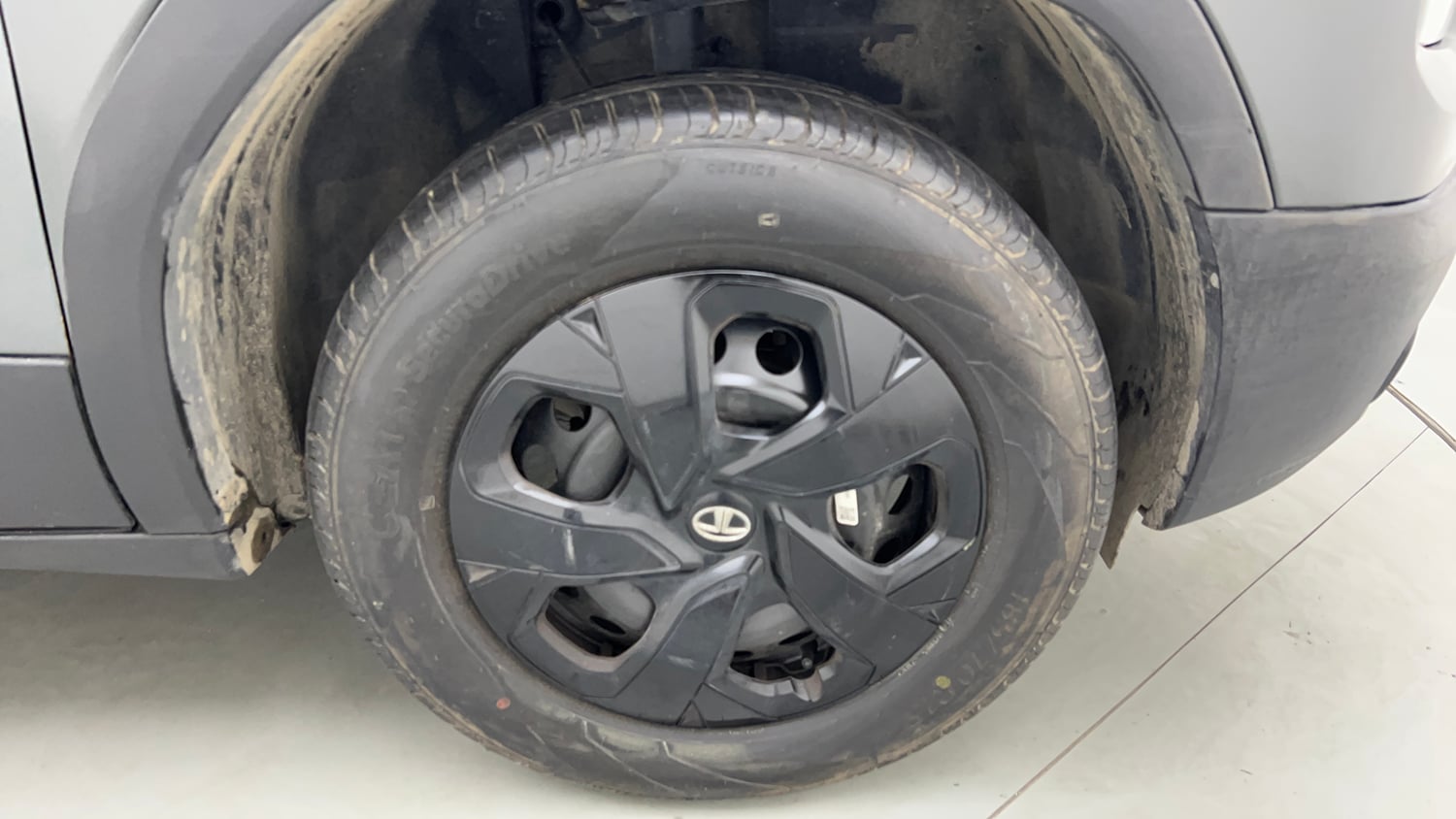 Used 2023 Tata Punch Adventure MT Petrol Manual tyres RIGHT FRONT TYRE RIM VIEW