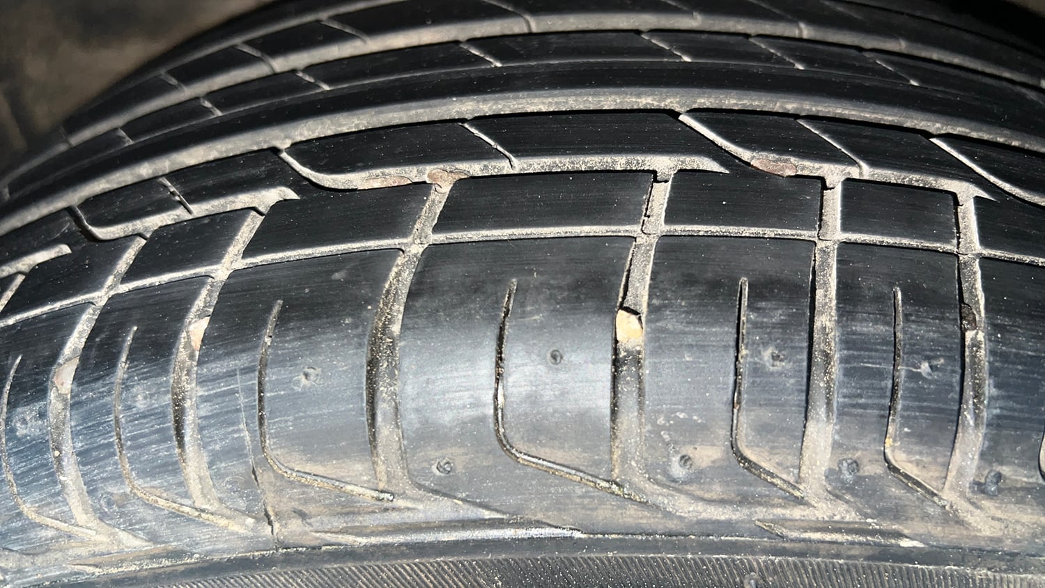 Used 2023 Nissan Magnite XE Petrol Manual tyres LEFT REAR TYRE TREAD VIEW