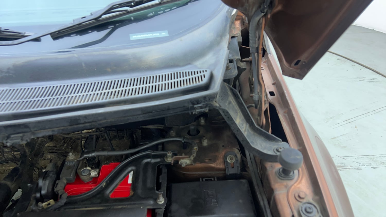 Used 2018 Ford EcoSport Trend + 1.5L Ti-VCT AT Petrol Automatic engine ENGINE LEFT SIDE HINGE & APRON VIEW