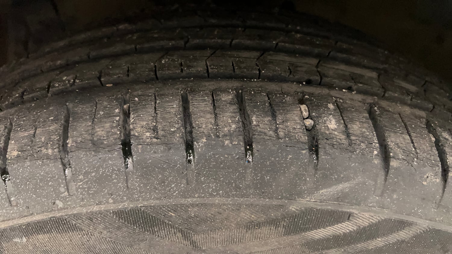 Used 2017 Maruti Suzuki Ciaz Alpha 1.4 AT Petrol Automatic tyres LEFT FRONT TYRE TREAD VIEW