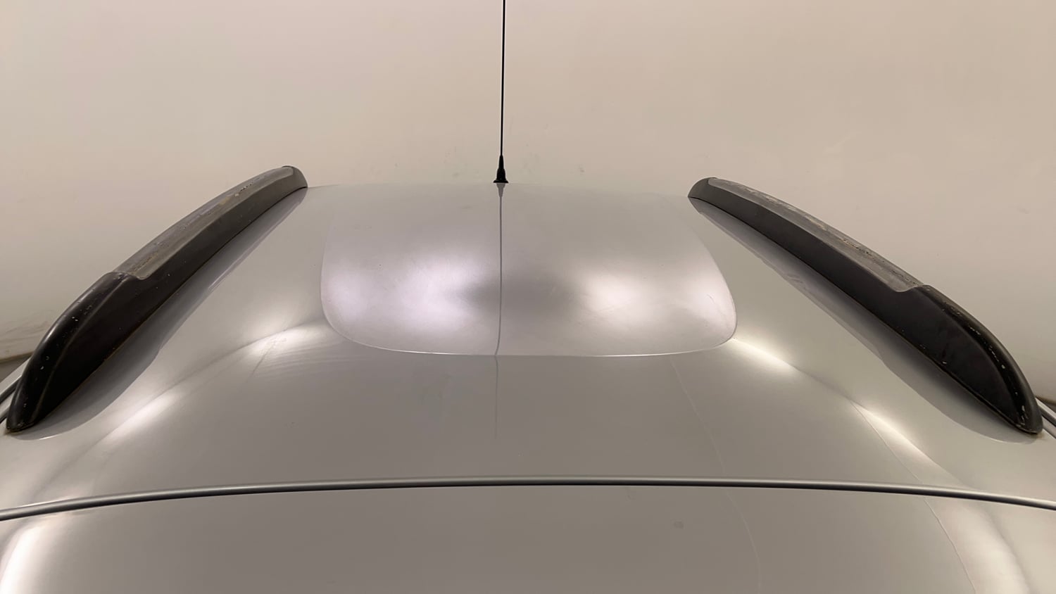 Used 2016 Renault Kwid RXT Petrol Manual exterior EXTERIOR ROOF VIEW