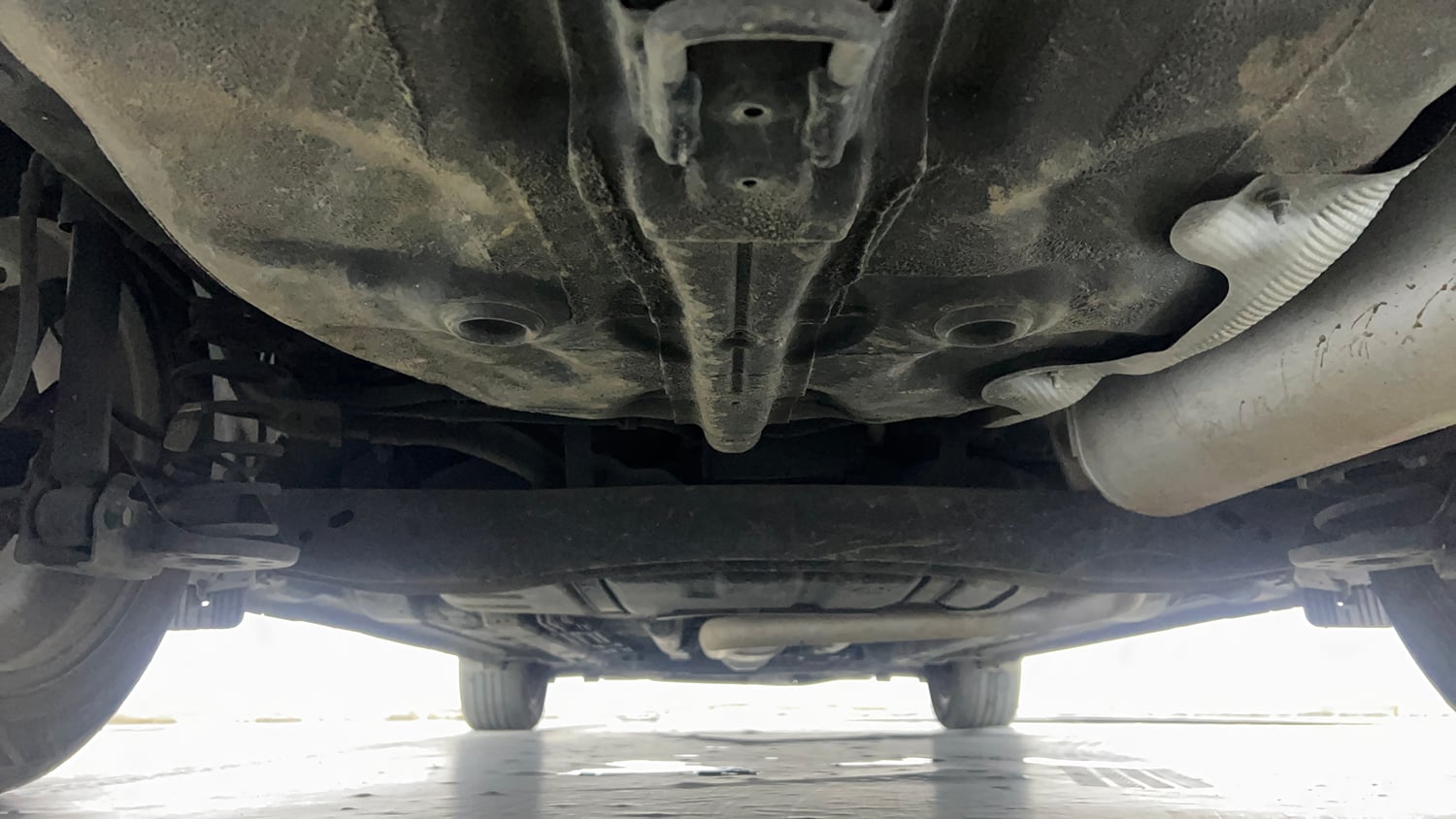 Used 2023 Hyundai Verna SX (O) 1.5 Turbo Petrol DCT Petrol Automatic extra REAR UNDERBODY VIEW (TAKEN FROM REAR)