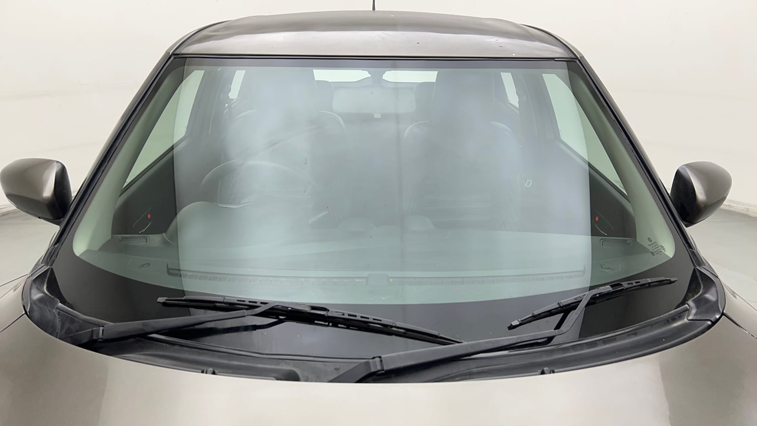 Used 2022 Maruti Suzuki Swift VXi Petrol Manual exterior FRONT WINDSHIELD VIEW