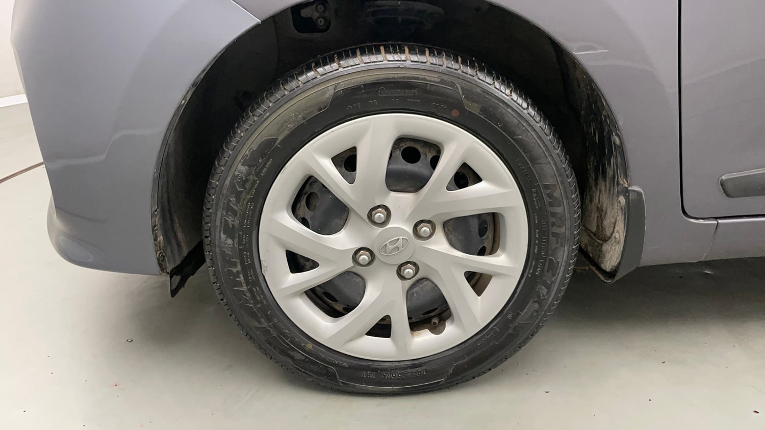 Used 2017 Hyundai Grand i10 Sportz (O) 1.2 Kappa VTVT Petrol Manual tyres LEFT FRONT TYRE RIM VIEW