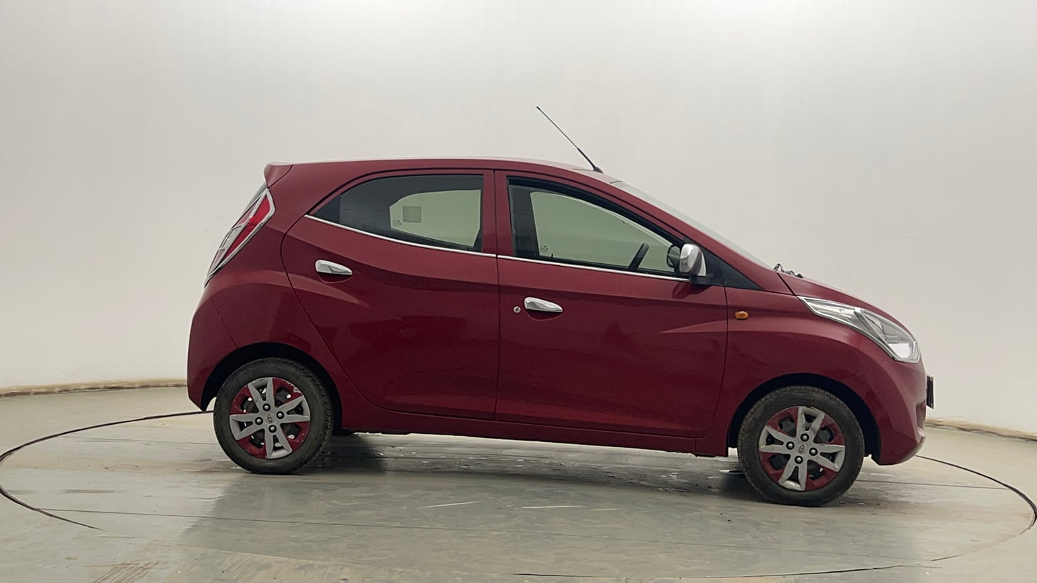 Used 2018 Hyundai Eon Magna + Petrol Manual exterior RIGHT SIDE VIEW