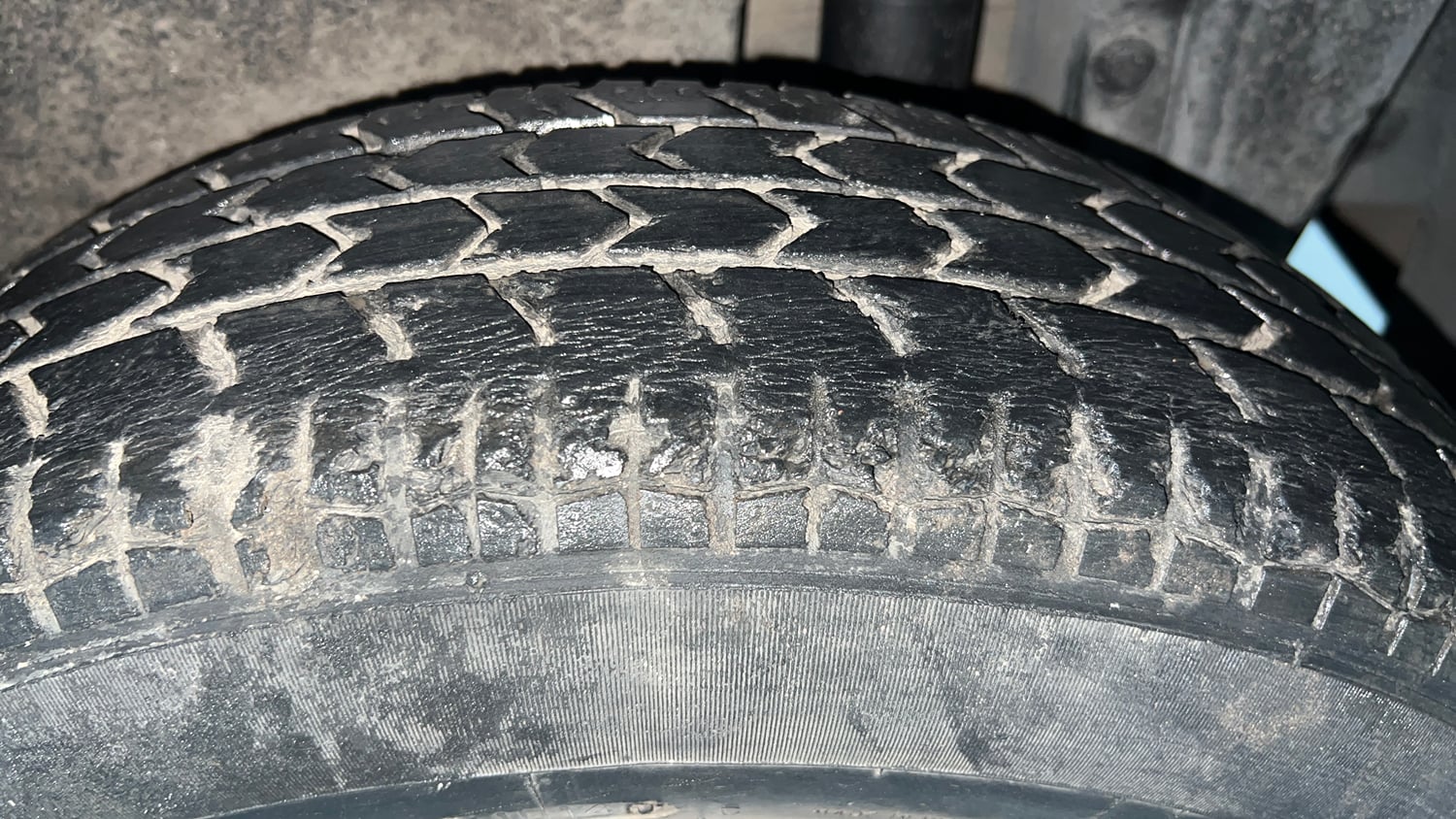 Used 2014 Maruti Suzuki Swift VXi Petrol Manual tyres LEFT REAR TYRE TREAD VIEW