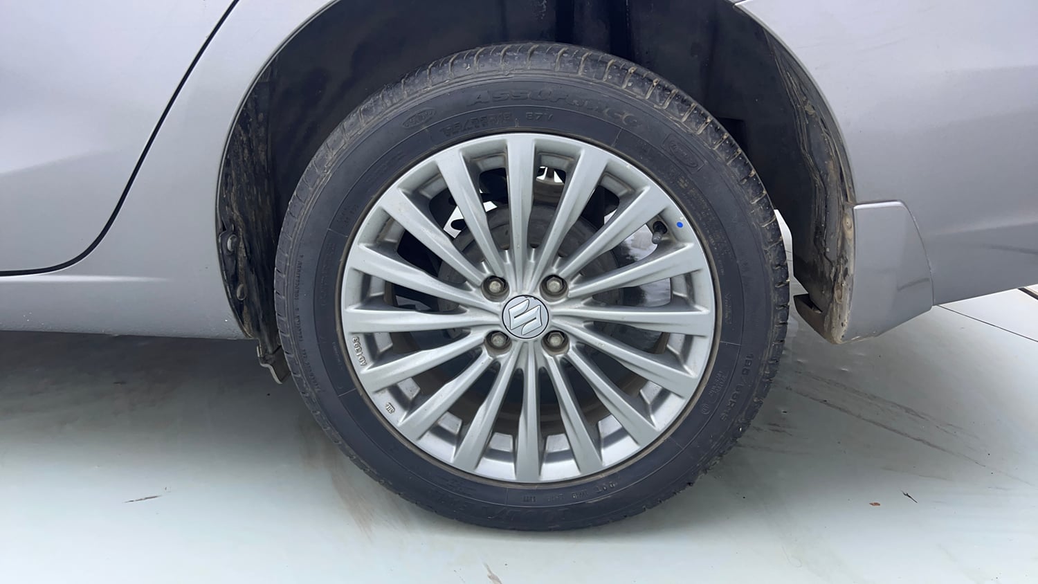 Used 2016 Maruti Suzuki Ciaz ZXI+ AT Petrol Automatic tyres LEFT REAR TYRE RIM VIEW