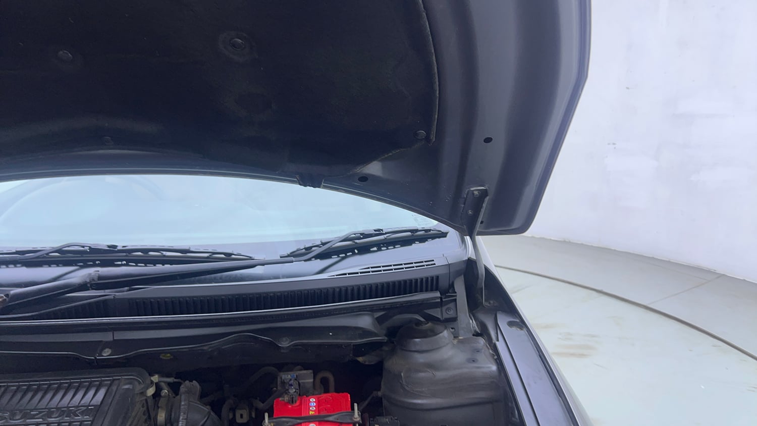 Used 2016 Maruti Suzuki Ciaz ZXI+ AT Petrol Automatic engine ENGINE LEFT SIDE HINGE & APRON VIEW