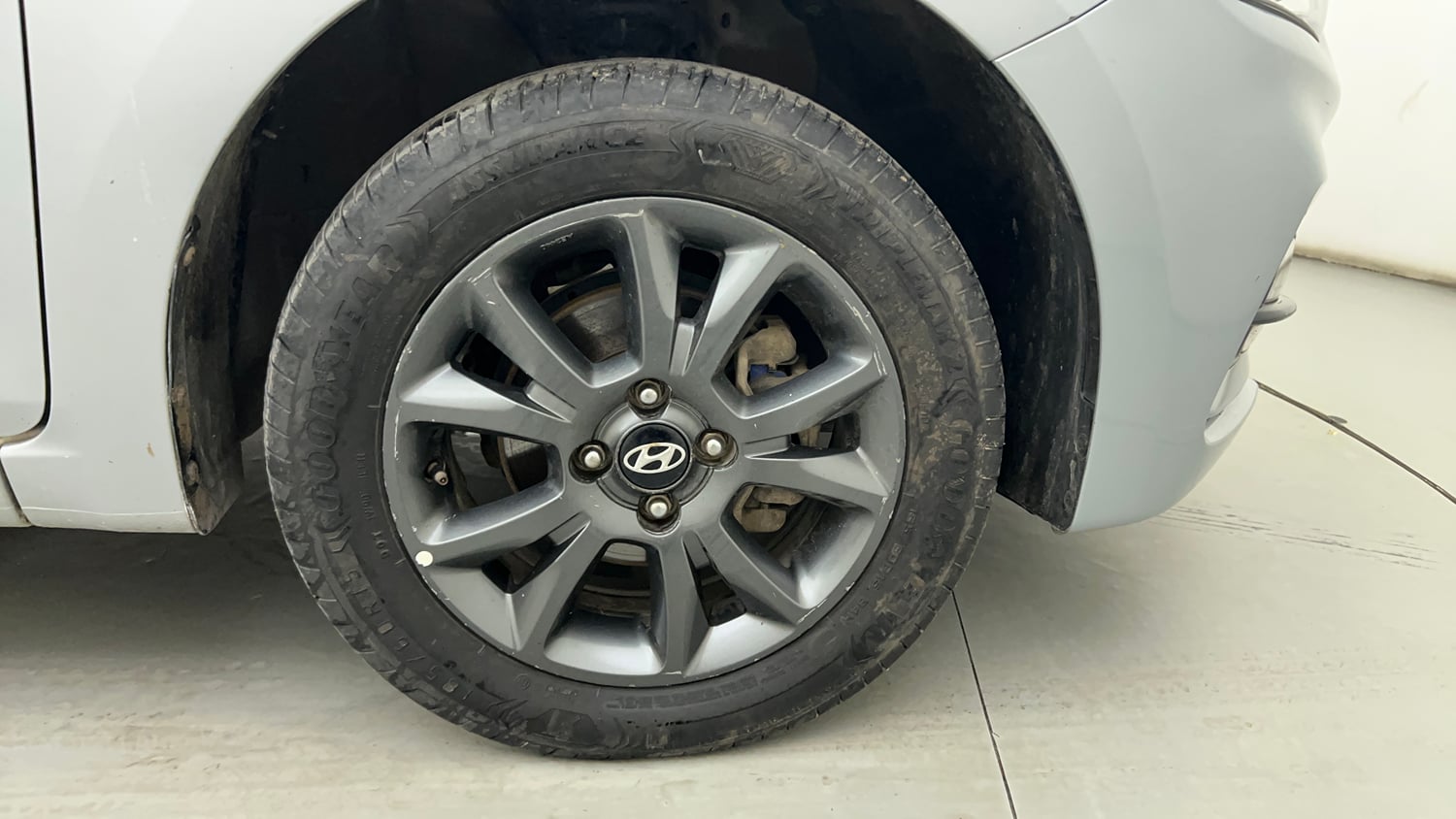 Used 2020 Hyundai Elite i20 Sportz Plus 1.2 Petrol Manual tyres RIGHT FRONT TYRE RIM VIEW