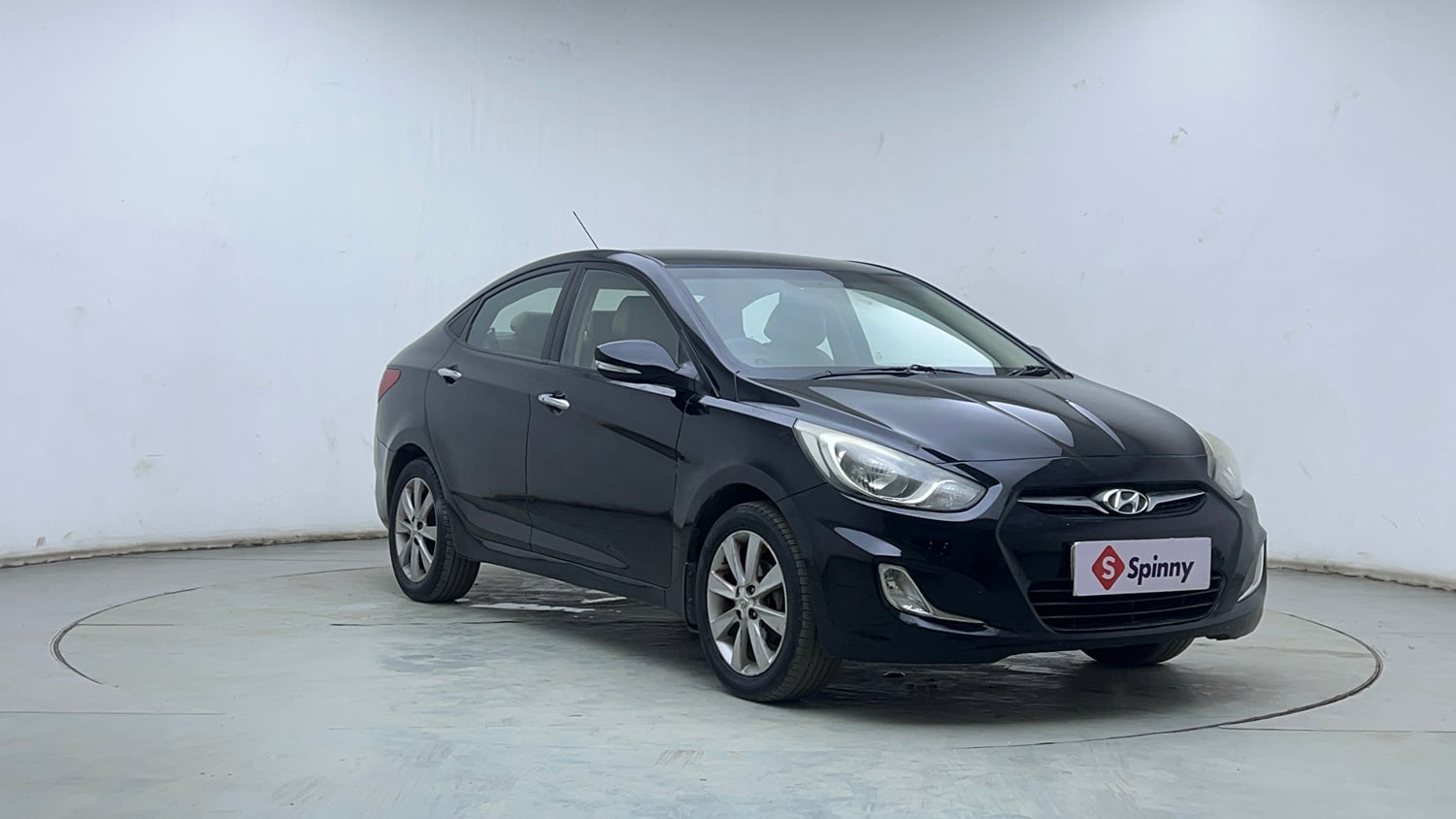 Used 2013 Hyundai Verna Fluidic 1.6 VTVT SX Petrol Manual exterior RIGHT FRONT CORNER VIEW