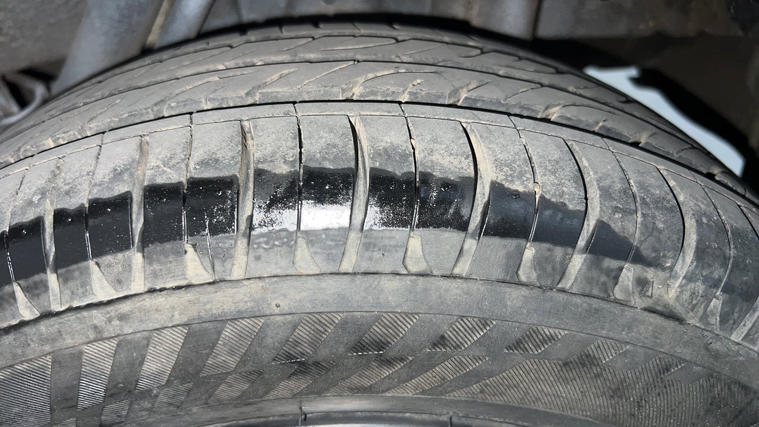 Used 2016 Mahindra KUV100 K4 6 STR Petrol Manual tyres LEFT REAR TYRE TREAD VIEW