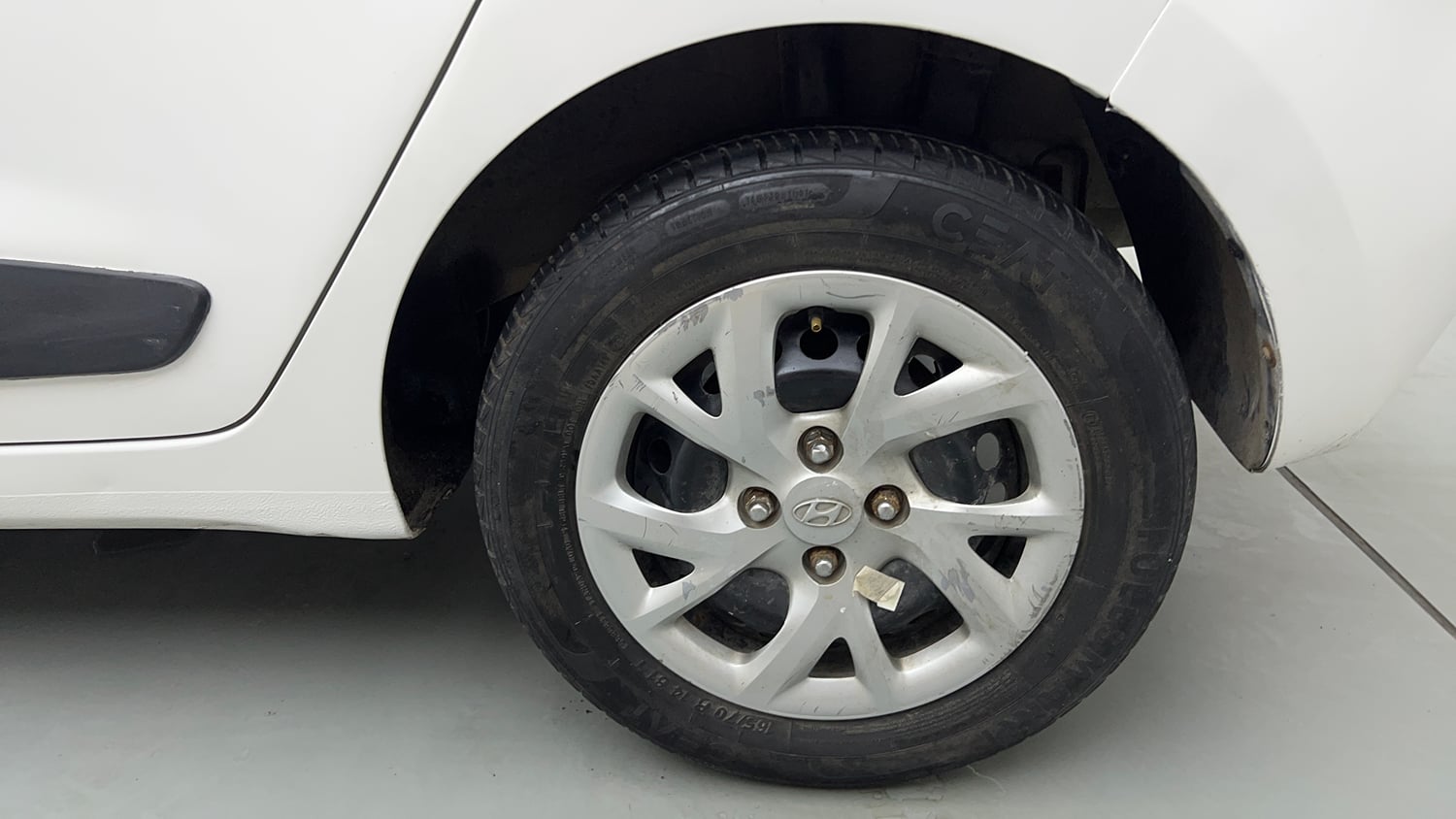 Used 2017 Hyundai Grand i10 Sportz (O) 1.2 Kappa VTVT Petrol Manual tyres LEFT REAR TYRE RIM VIEW