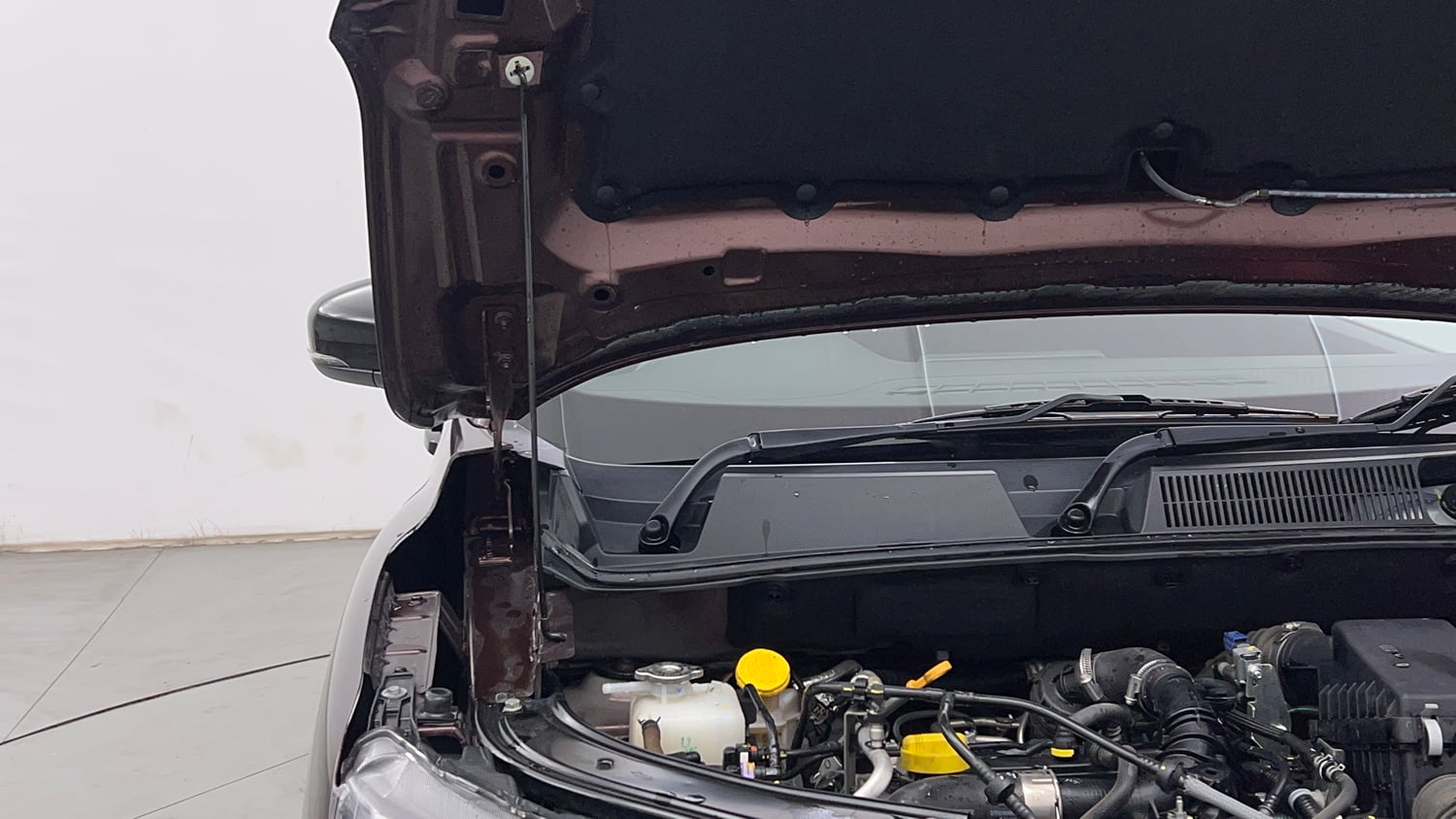 Used 2023 Renault Kiger RXZ Turbo CVT Petrol Automatic engine ENGINE RIGHT SIDE HINGE & APRON VIEW