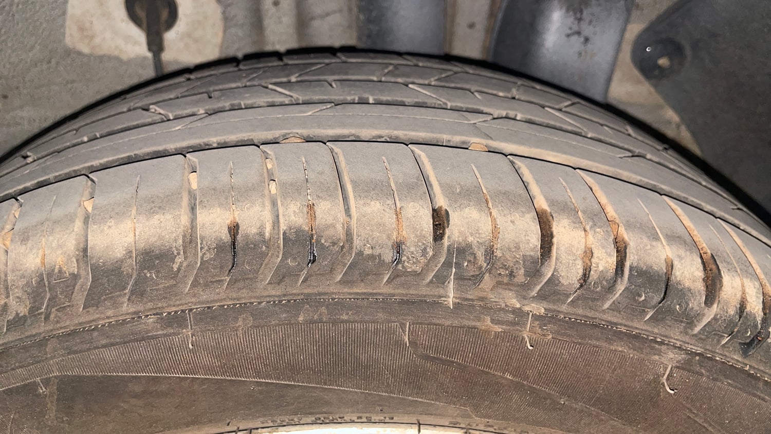 Used 2016 Hyundai Elite i20 Asta 1.2 (O) Petrol Manual tyres LEFT REAR TYRE TREAD VIEW