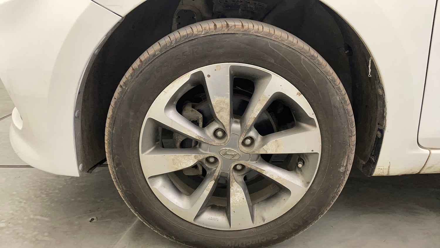 Used 2016 Hyundai Elite i20 Asta 1.2 (O) Petrol Manual tyres LEFT FRONT TYRE RIM VIEW