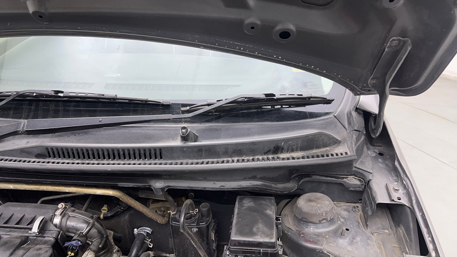 Used 2016 Maruti Suzuki Celerio ZXi Petrol Manual engine ENGINE LEFT SIDE HINGE & APRON VIEW