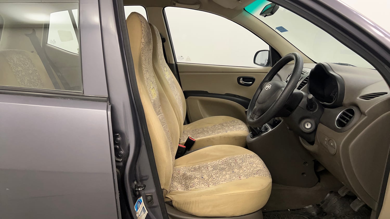 Used 2014 Hyundai i10 Sportz 1.1 iRDE2 Petrol Manual interior RIGHT SIDE FRONT DOOR CABIN VIEW
